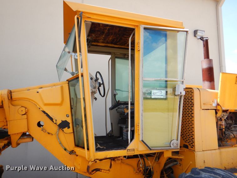 image for item DH5258 1990 John Deere 670B motor grader