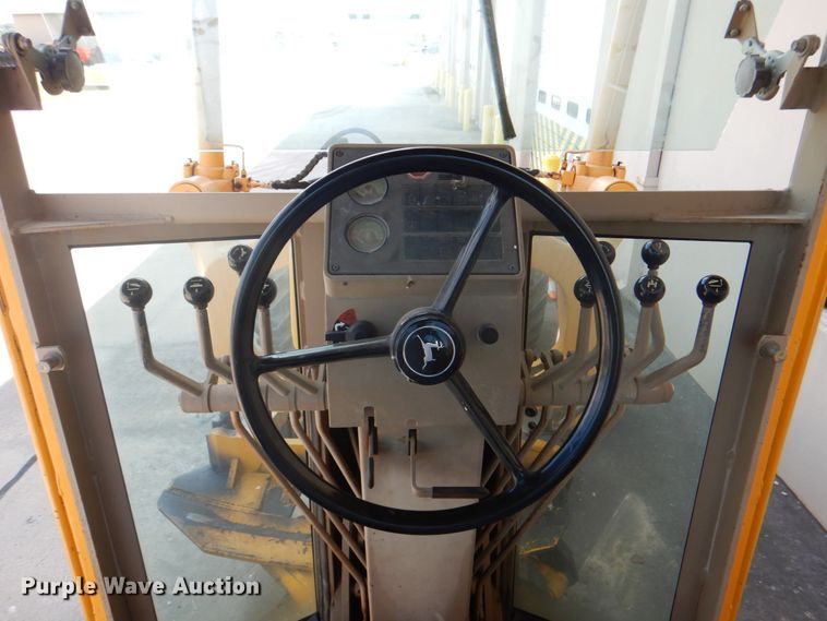 image for item DH5258 1990 John Deere 670B motor grader