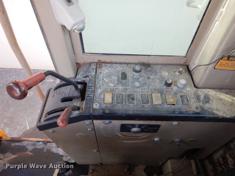 image for item DH5258 1990 John Deere 670B motor grader