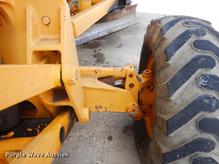 image for item DH5258 1990 John Deere 670B motor grader