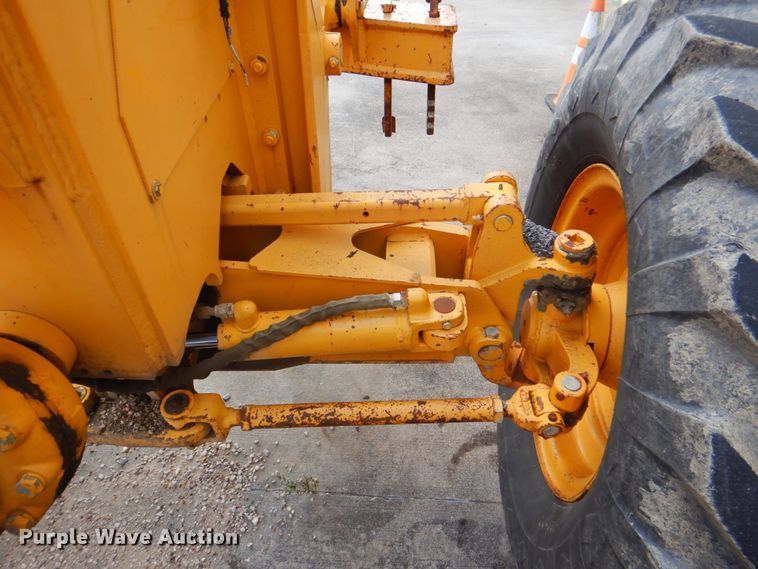 image for item DH5258 1990 John Deere 670B motor grader