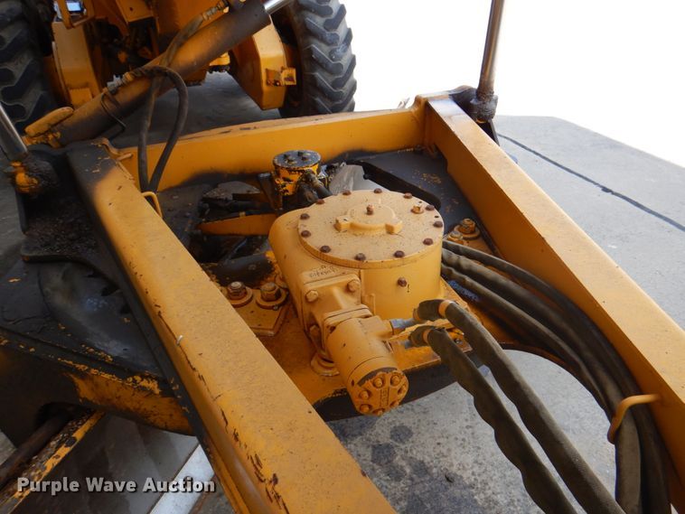 image for item DH5258 1990 John Deere 670B motor grader