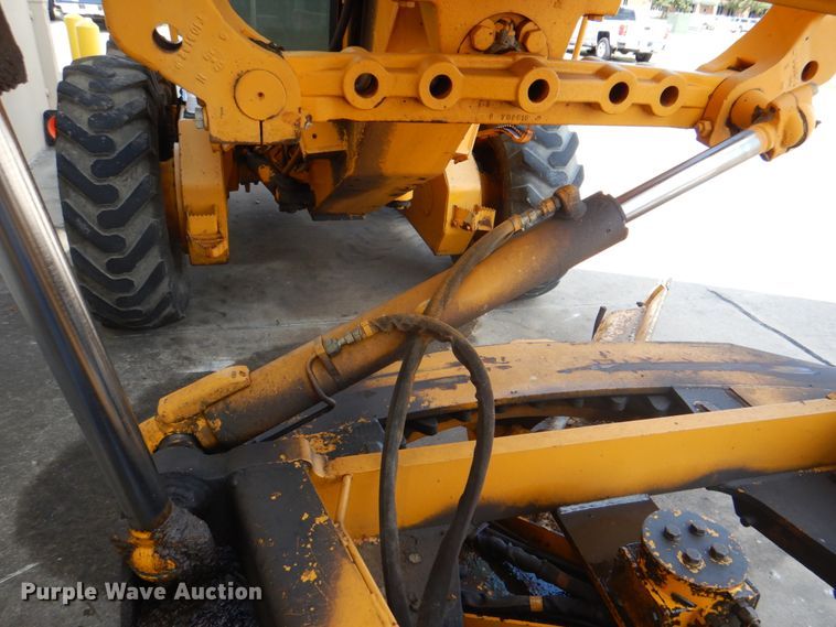 image for item DH5258 1990 John Deere 670B motor grader