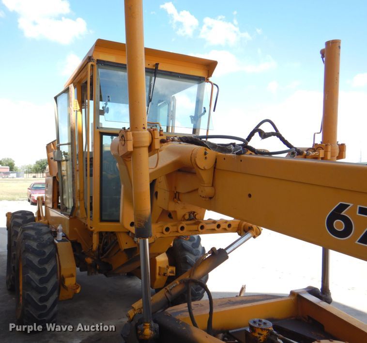 image for item DH5258 1990 John Deere 670B motor grader