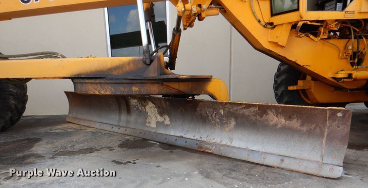 image for item DH5258 1990 John Deere 670B motor grader