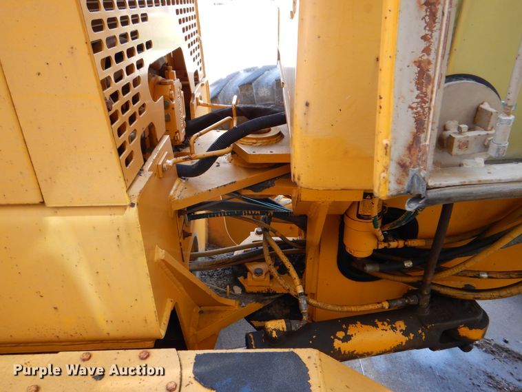 image for item DH5258 1990 John Deere 670B motor grader