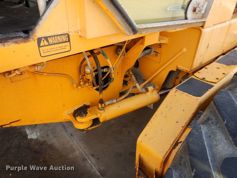 image for item DH5258 1990 John Deere 670B motor grader