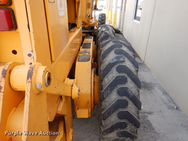 image for item DH5258 1990 John Deere 670B motor grader