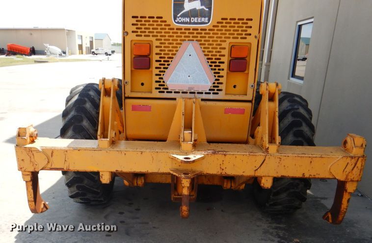 image for item DH5258 1990 John Deere 670B motor grader