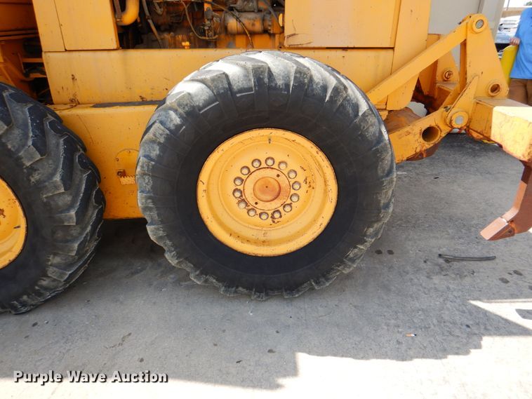 image for item DH5258 1990 John Deere 670B motor grader