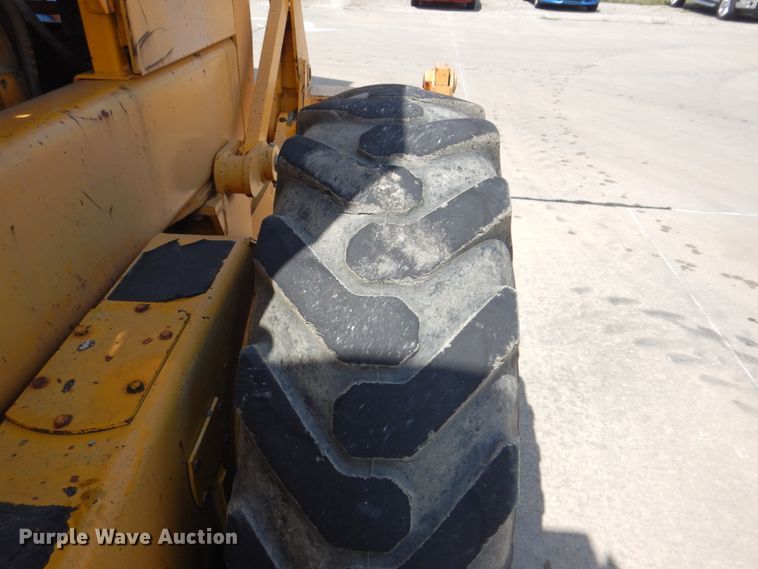 image for item DH5258 1990 John Deere 670B motor grader