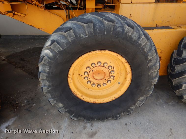 image for item DH5258 1990 John Deere 670B motor grader