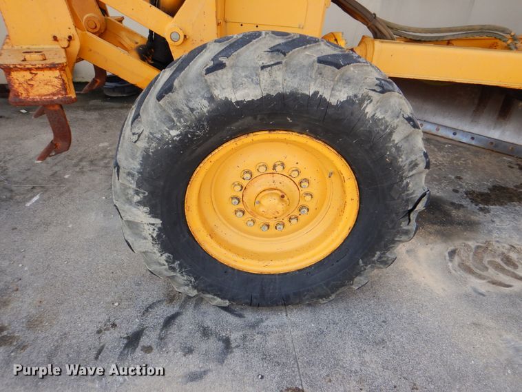 image for item DH5258 1990 John Deere 670B motor grader