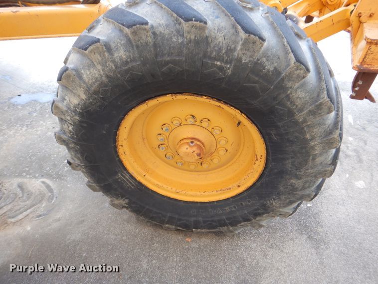 image for item DH5258 1990 John Deere 670B motor grader