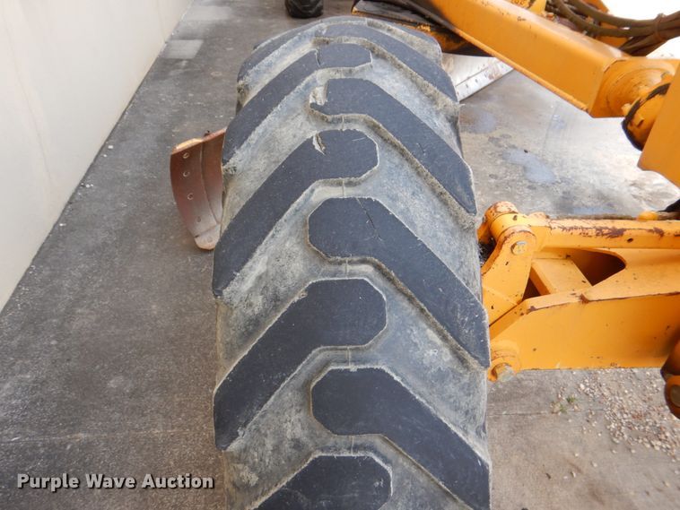 image for item DH5258 1990 John Deere 670B motor grader