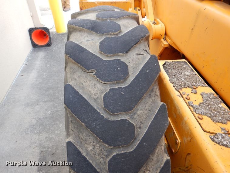 image for item DH5258 1990 John Deere 670B motor grader