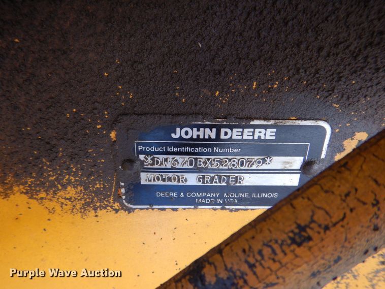 image for item DH5258 1990 John Deere 670B motor grader