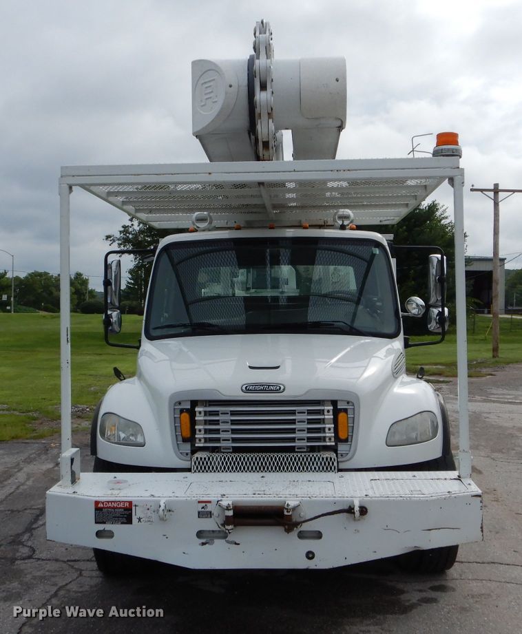 image for item DH6100 2006 Freightliner Business Class M2 bucket truck