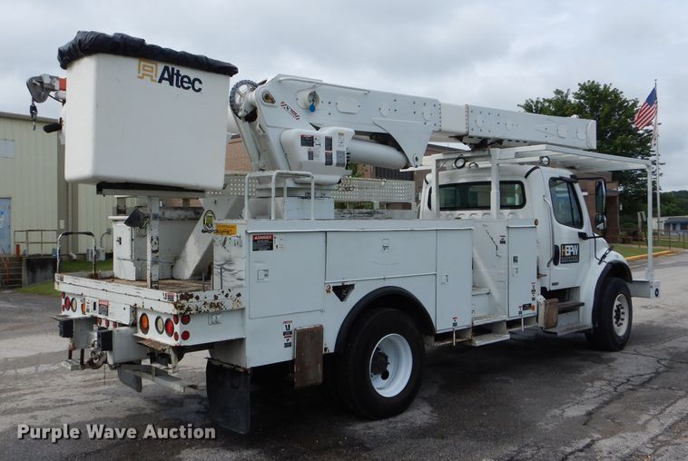 image for item DH6100 2006 Freightliner Business Class M2 bucket truck