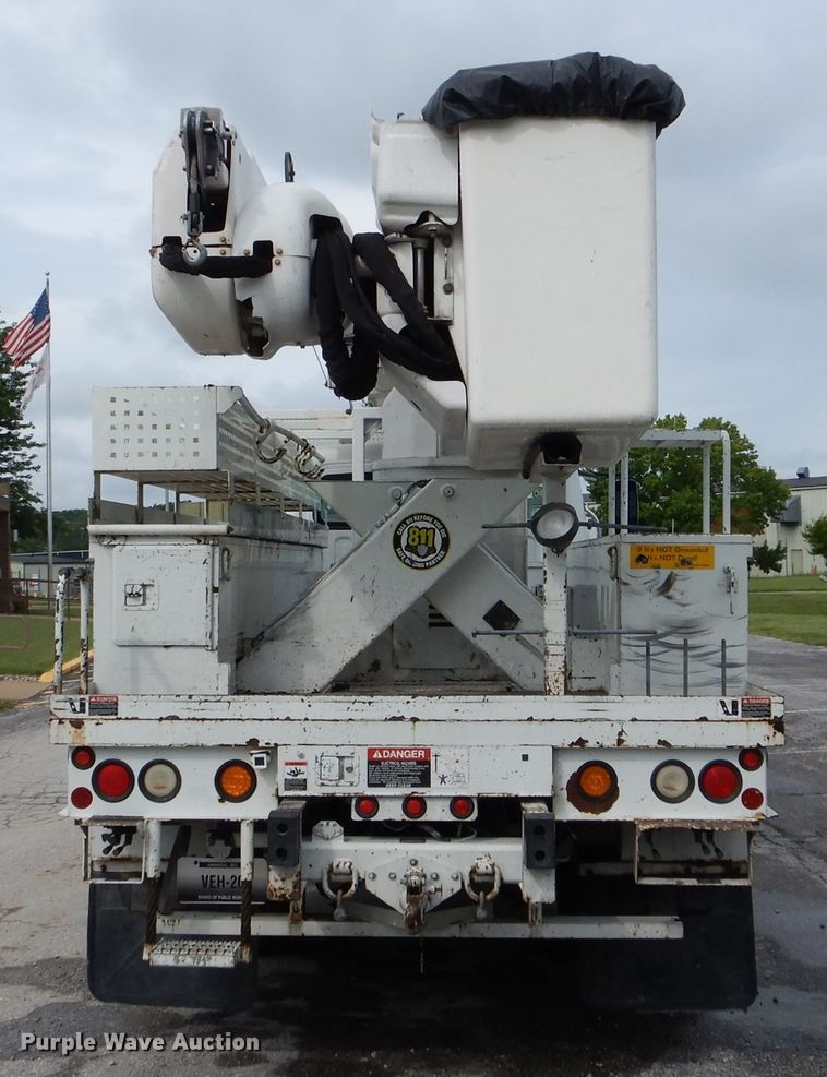 image for item DH6100 2006 Freightliner Business Class M2 bucket truck