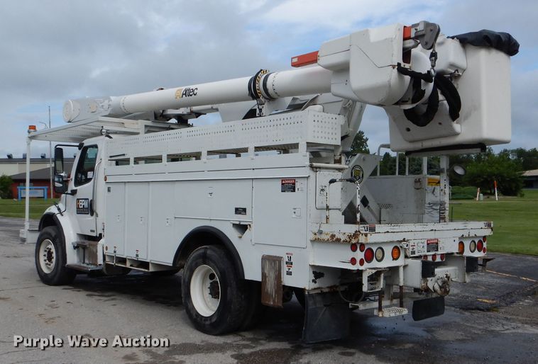 image for item DH6100 2006 Freightliner Business Class M2 bucket truck
