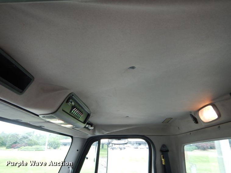 image for item DH6100 2006 Freightliner Business Class M2 bucket truck