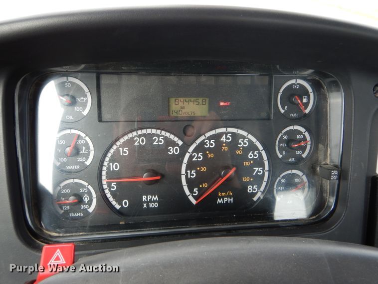 image for item DH6100 2006 Freightliner Business Class M2 bucket truck