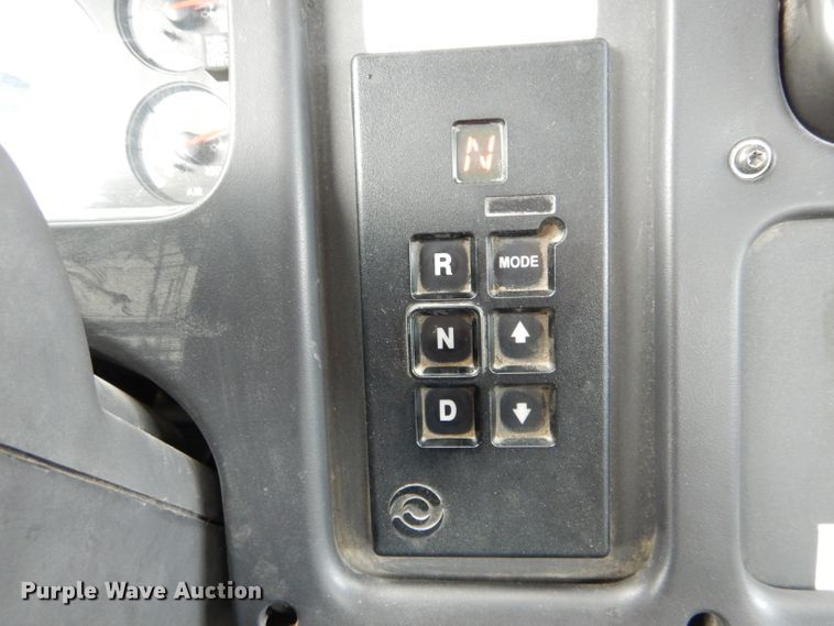 image for item DH6100 2006 Freightliner Business Class M2 bucket truck