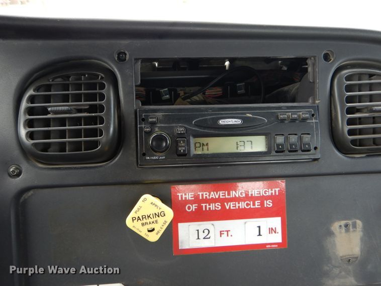 image for item DH6100 2006 Freightliner Business Class M2 bucket truck