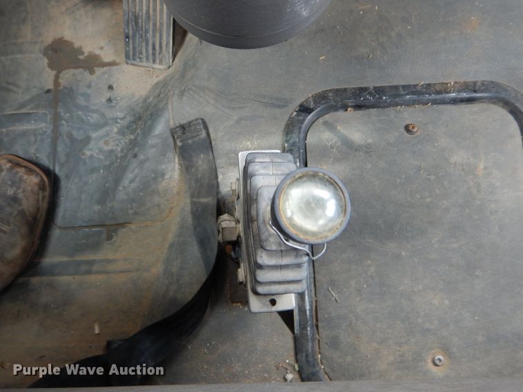 image for item DH6100 2006 Freightliner Business Class M2 bucket truck