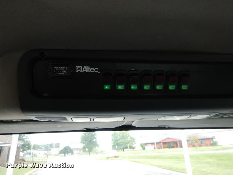 image for item DH6100 2006 Freightliner Business Class M2 bucket truck