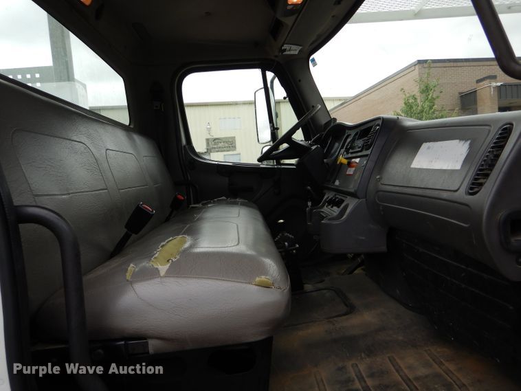 image for item DH6100 2006 Freightliner Business Class M2 bucket truck