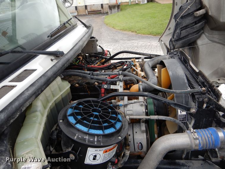 image for item DH6100 2006 Freightliner Business Class M2 bucket truck