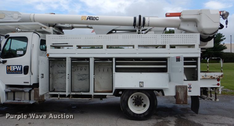 image for item DH6100 2006 Freightliner Business Class M2 bucket truck