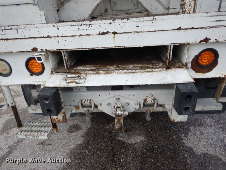 image for item DH6100 2006 Freightliner Business Class M2 bucket truck