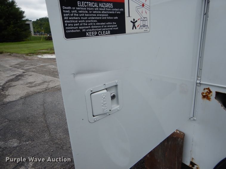 image for item DH6100 2006 Freightliner Business Class M2 bucket truck