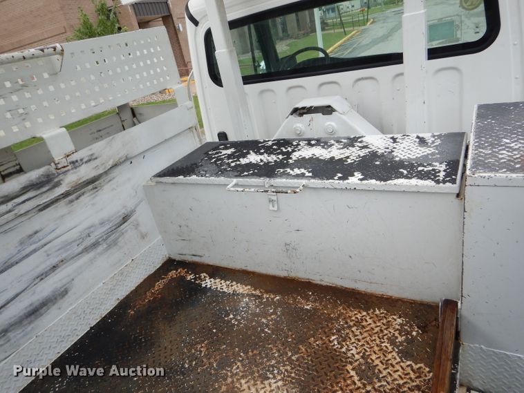 image for item DH6100 2006 Freightliner Business Class M2 bucket truck