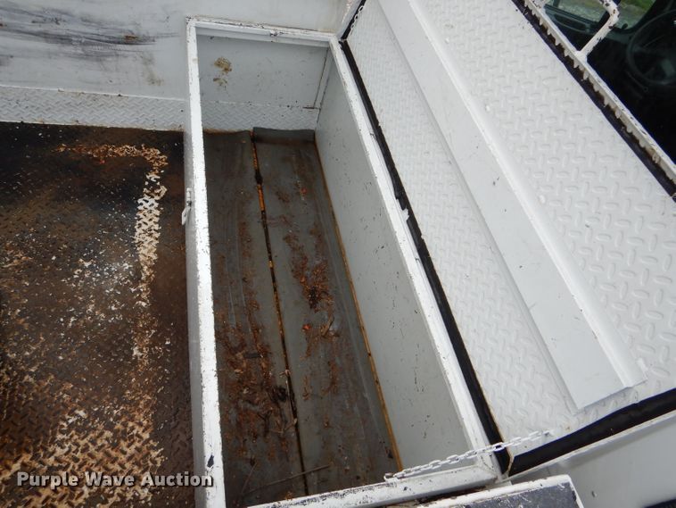 image for item DH6100 2006 Freightliner Business Class M2 bucket truck