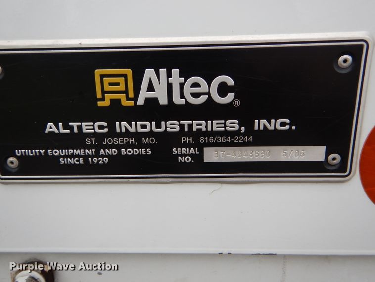 image for item DH6100 2006 Freightliner Business Class M2 bucket truck