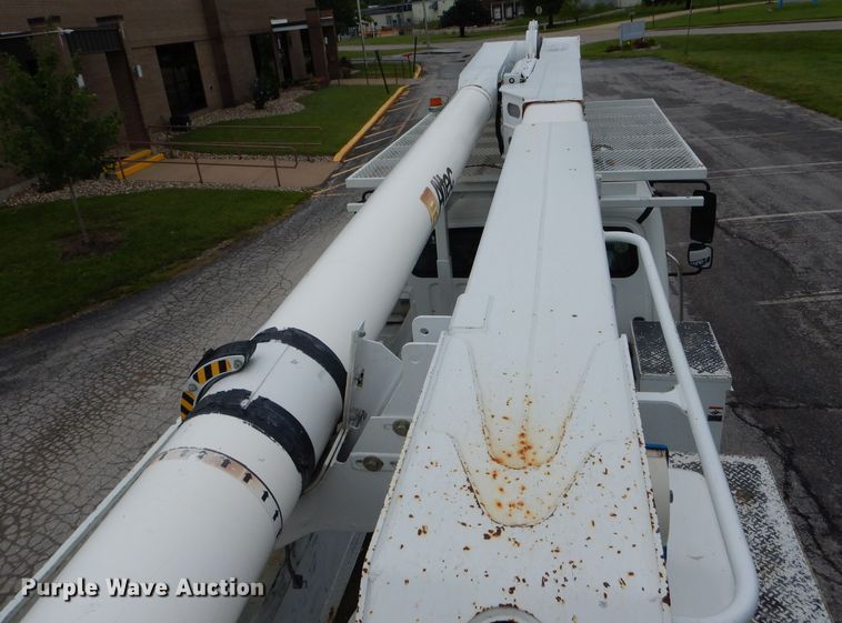 image for item DH6100 2006 Freightliner Business Class M2 bucket truck