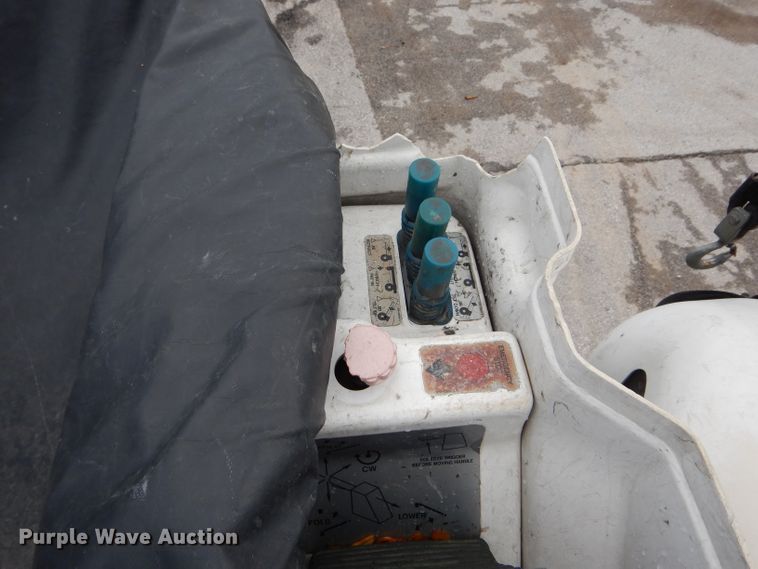 image for item DH6100 2006 Freightliner Business Class M2 bucket truck