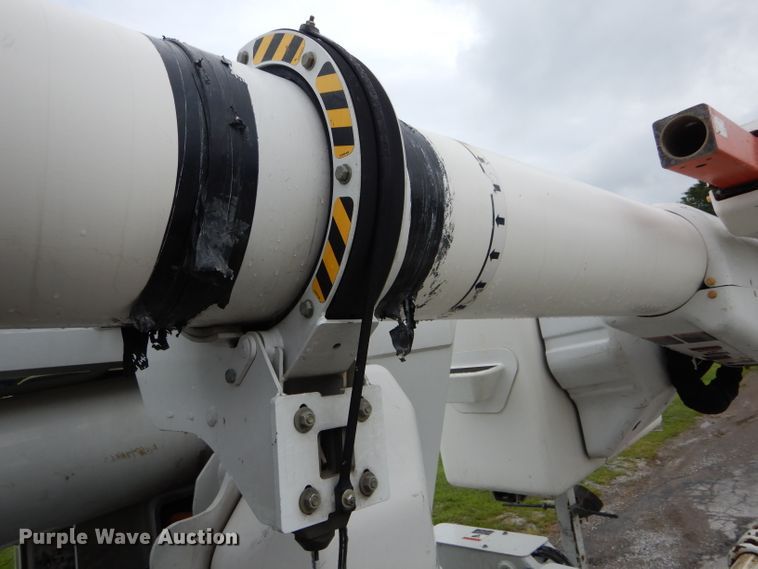 image for item DH6100 2006 Freightliner Business Class M2 bucket truck