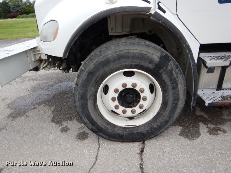 image for item DH6100 2006 Freightliner Business Class M2 bucket truck