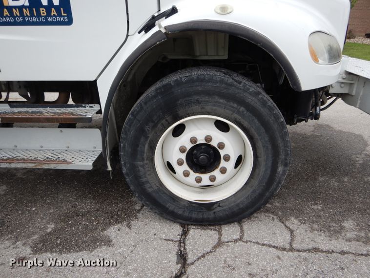 image for item DH6100 2006 Freightliner Business Class M2 bucket truck