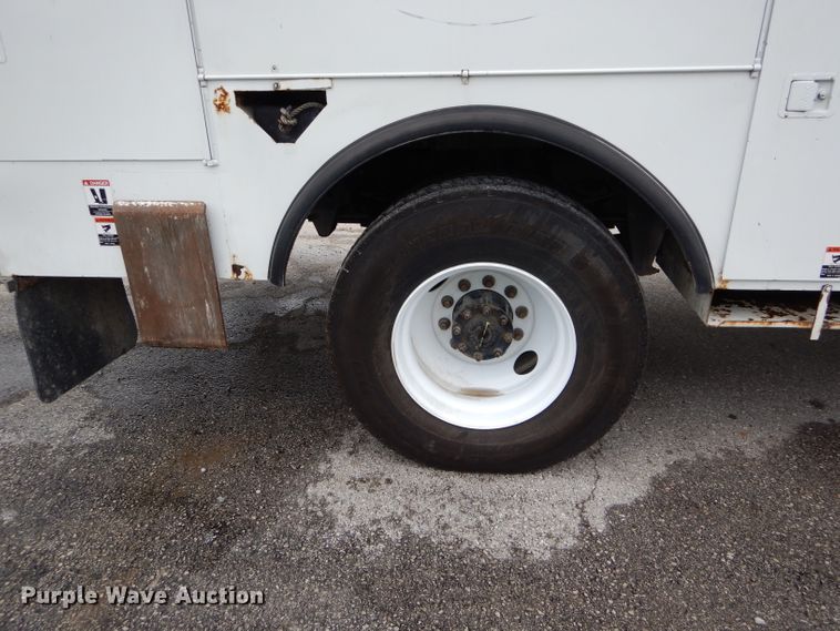 image for item DH6100 2006 Freightliner Business Class M2 bucket truck