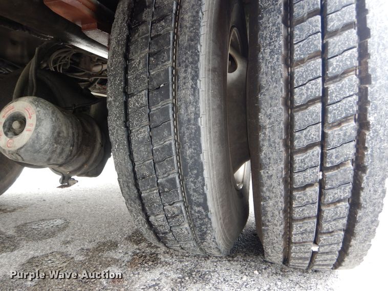 image for item DH6100 2006 Freightliner Business Class M2 bucket truck