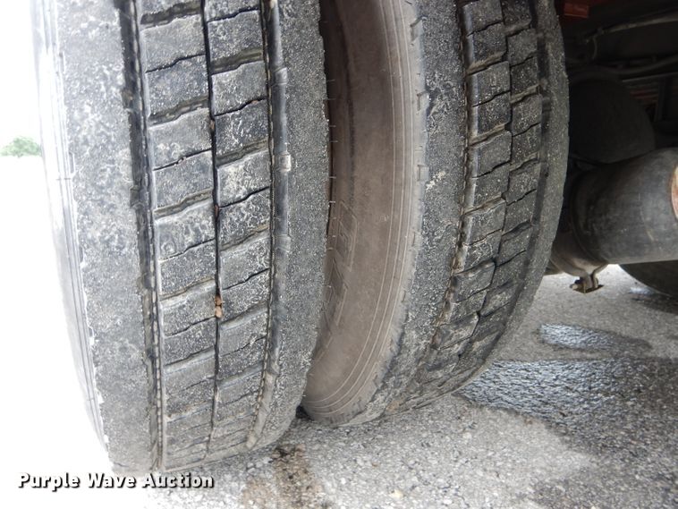 image for item DH6100 2006 Freightliner Business Class M2 bucket truck