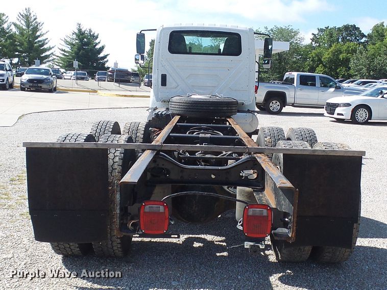 image for item DI0610 2011 International DuraStar 4400 truck cab and chassis