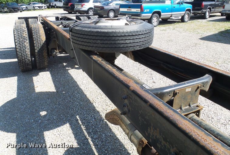 image for item DI0610 2011 International DuraStar 4400 truck cab and chassis