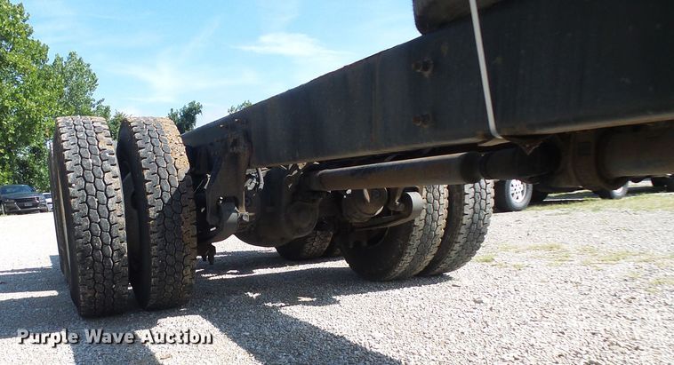 image for item DI0610 2011 International DuraStar 4400 truck cab and chassis